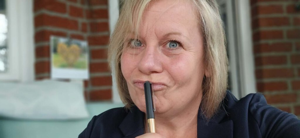 Selfie mit Stift - sinnierend über das Schreiben