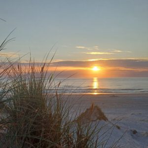 Sonnenuntergang von den Dünen aus betrachtet