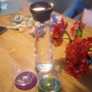 Gläser und Reiki-Wasser für meine Kundin und mich